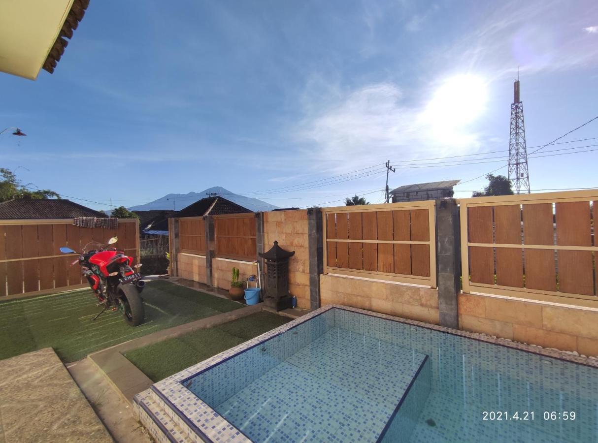 Puncak Pinus And Pool Villa Batu  Buitenkant foto