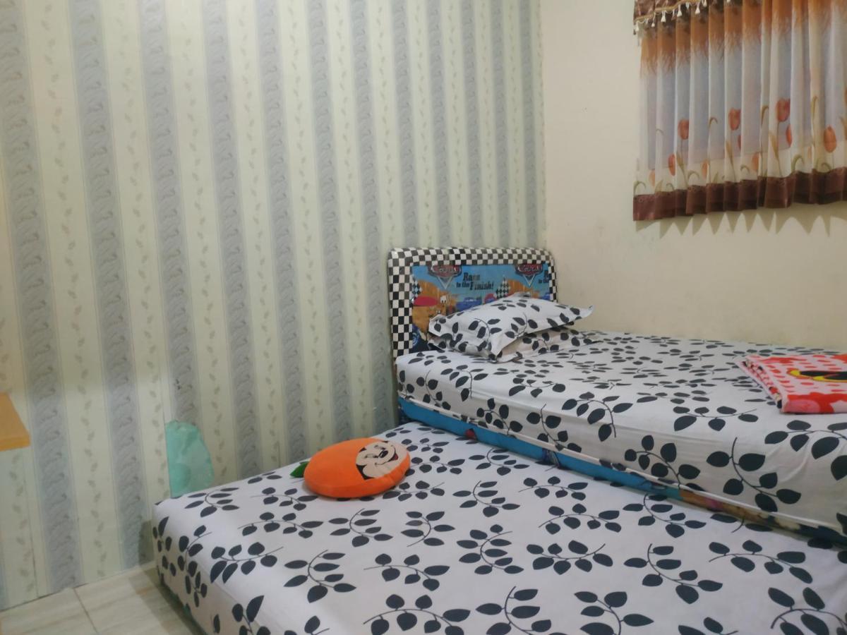 Puncak Pinus And Pool Villa Batu  Buitenkant foto