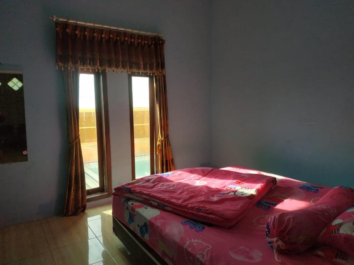 Puncak Pinus And Pool Villa Batu  Buitenkant foto