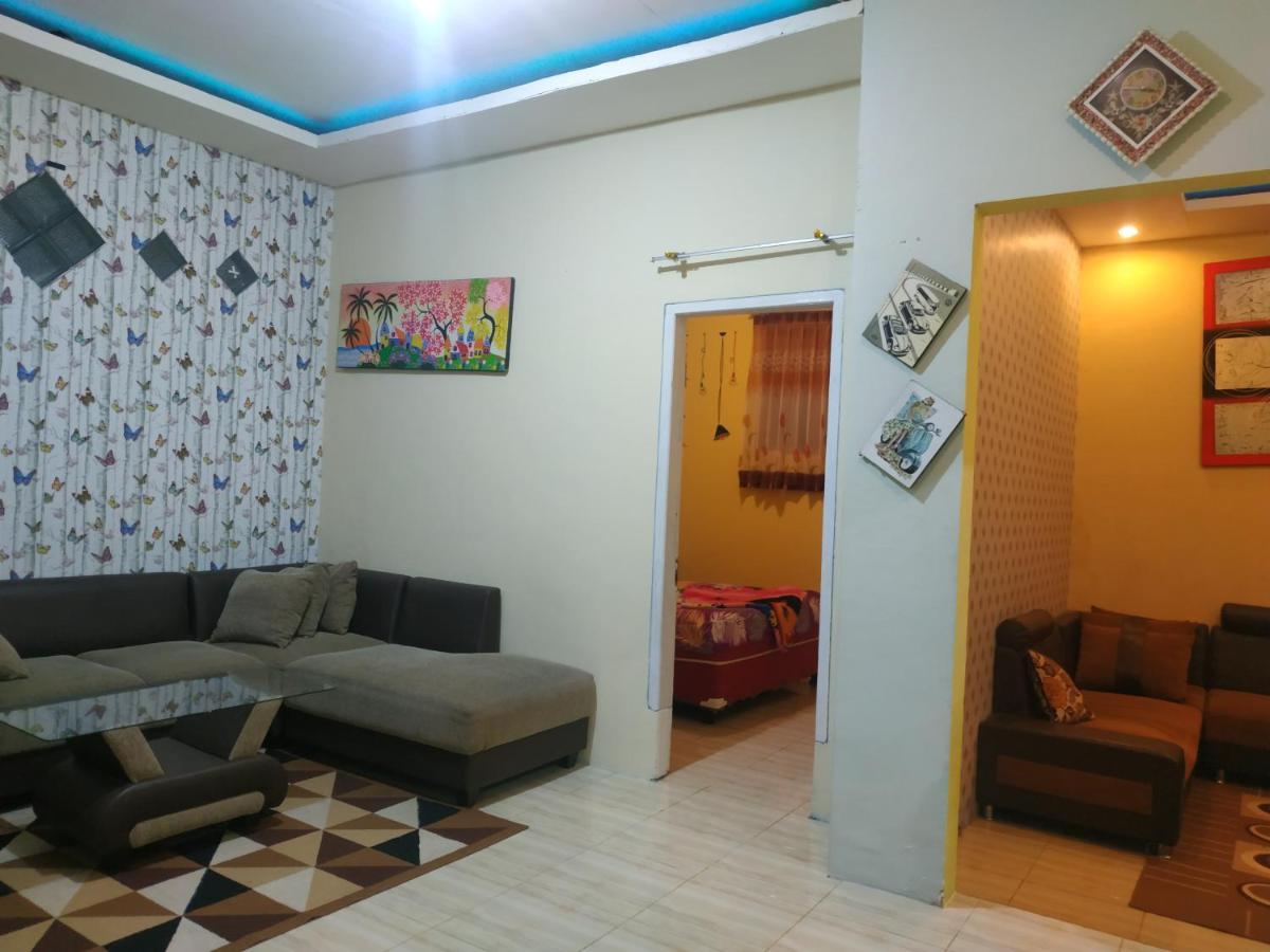 Puncak Pinus And Pool Villa Batu  Buitenkant foto