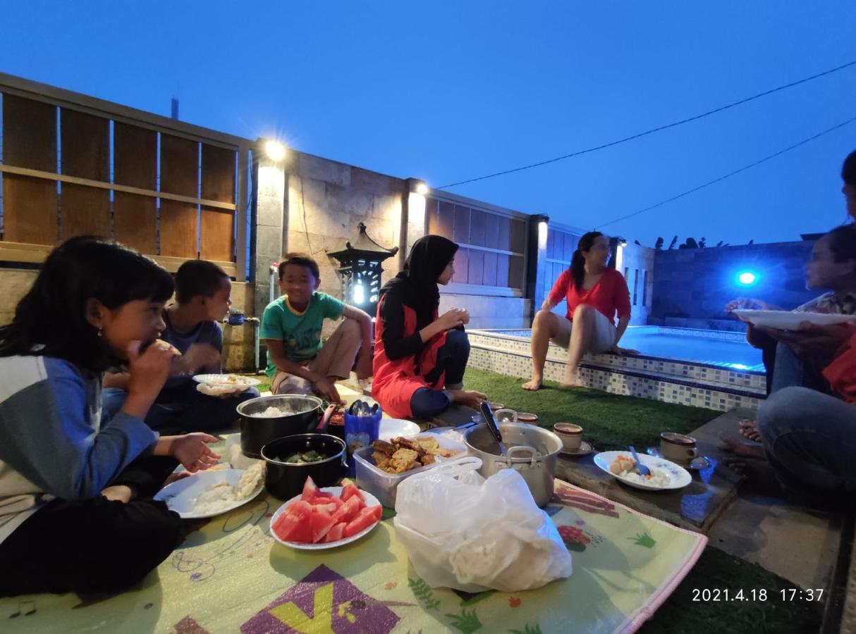 Puncak Pinus And Pool Villa Batu  Buitenkant foto