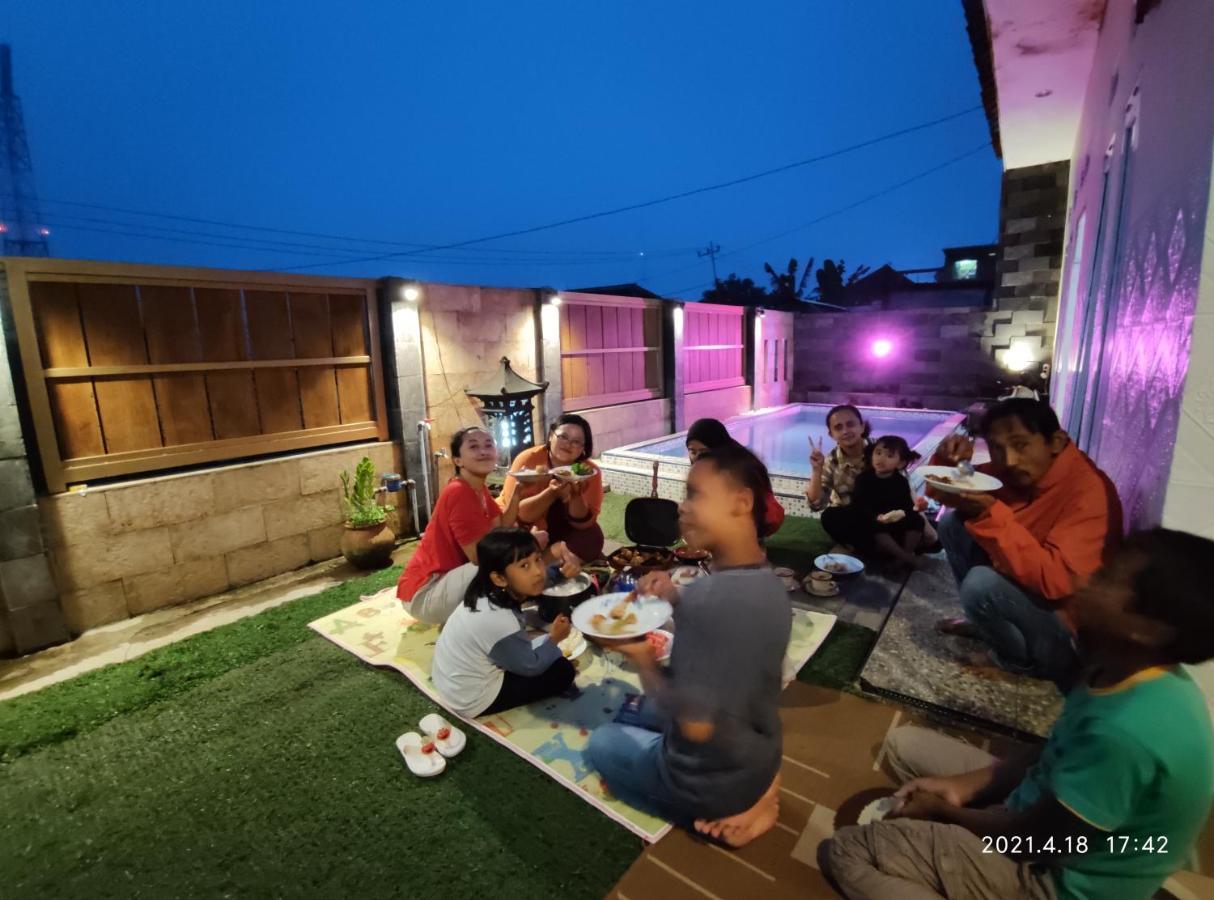 Puncak Pinus And Pool Villa Batu  Buitenkant foto