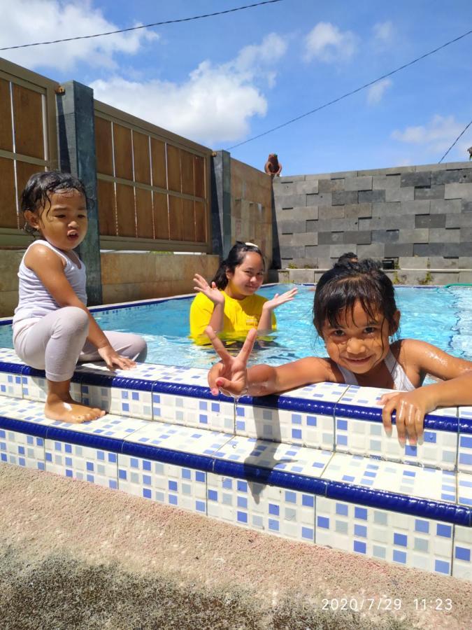 Puncak Pinus And Pool Villa Batu  Buitenkant foto