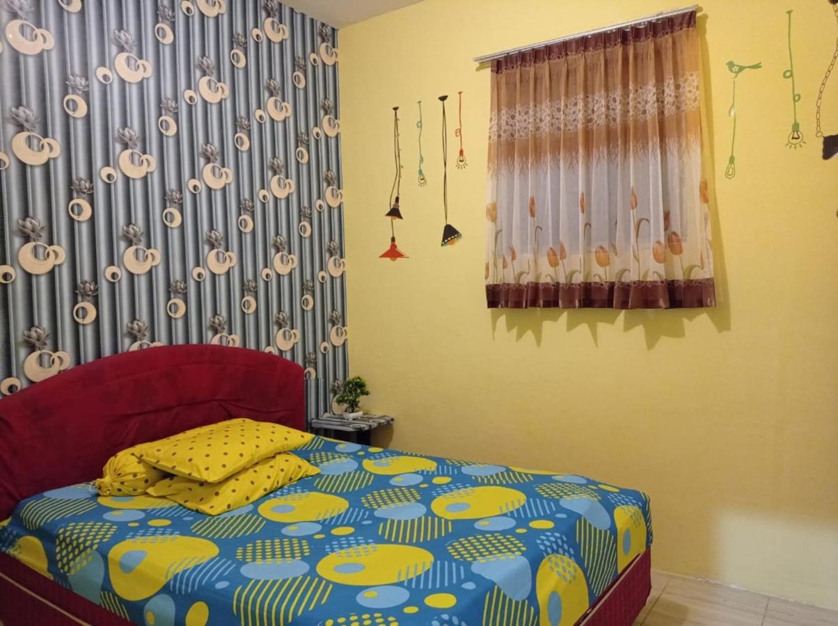 Puncak Pinus And Pool Villa Batu  Buitenkant foto