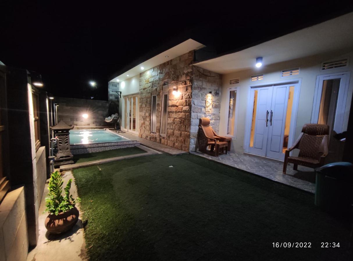 Puncak Pinus And Pool Villa Batu  Buitenkant foto