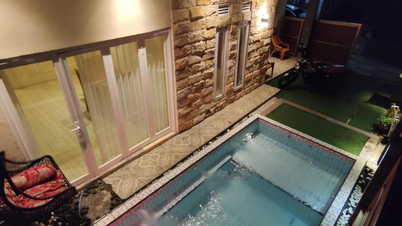 Puncak Pinus And Pool Villa Batu  Buitenkant foto