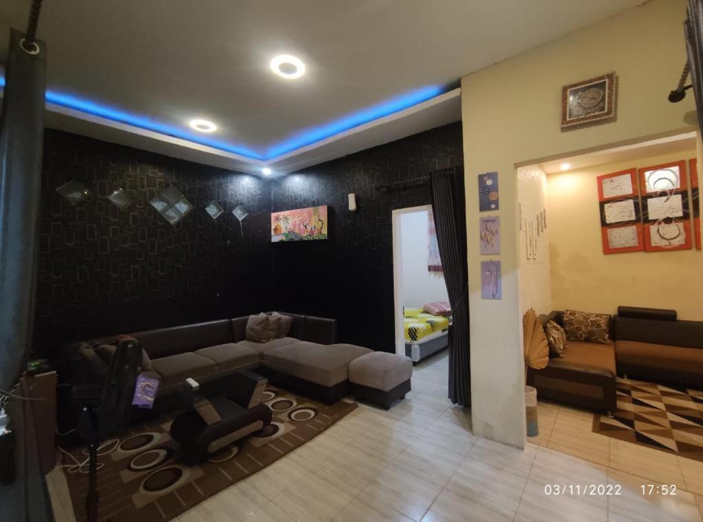 Puncak Pinus And Pool Villa Batu  Buitenkant foto