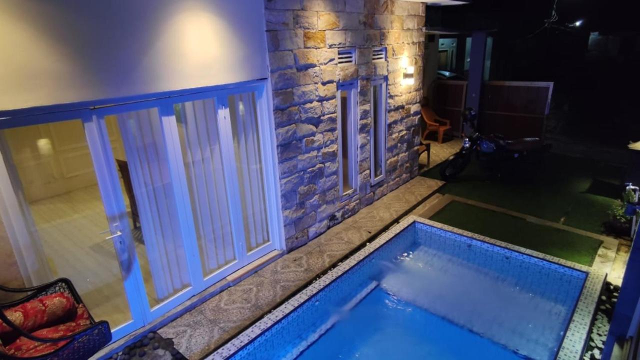 Puncak Pinus And Pool Villa Batu  Buitenkant foto