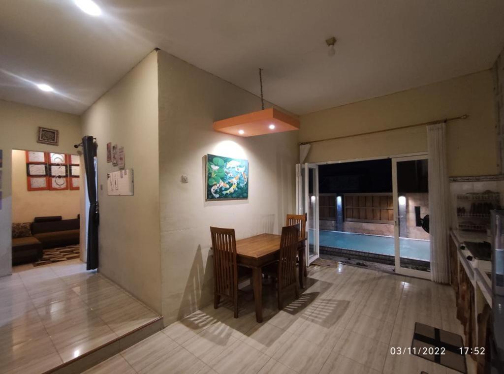 Puncak Pinus And Pool Villa Batu  Buitenkant foto