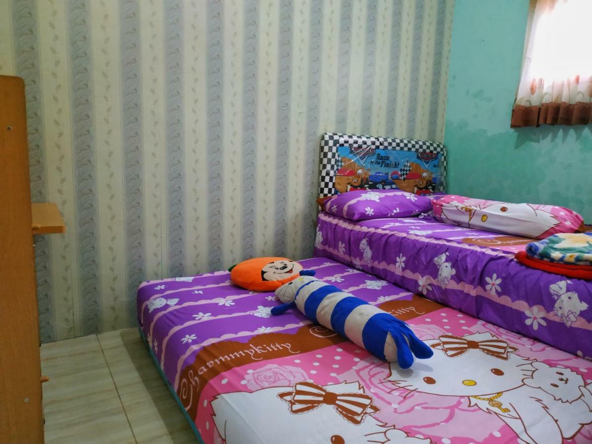 Puncak Pinus And Pool Villa Batu  Buitenkant foto