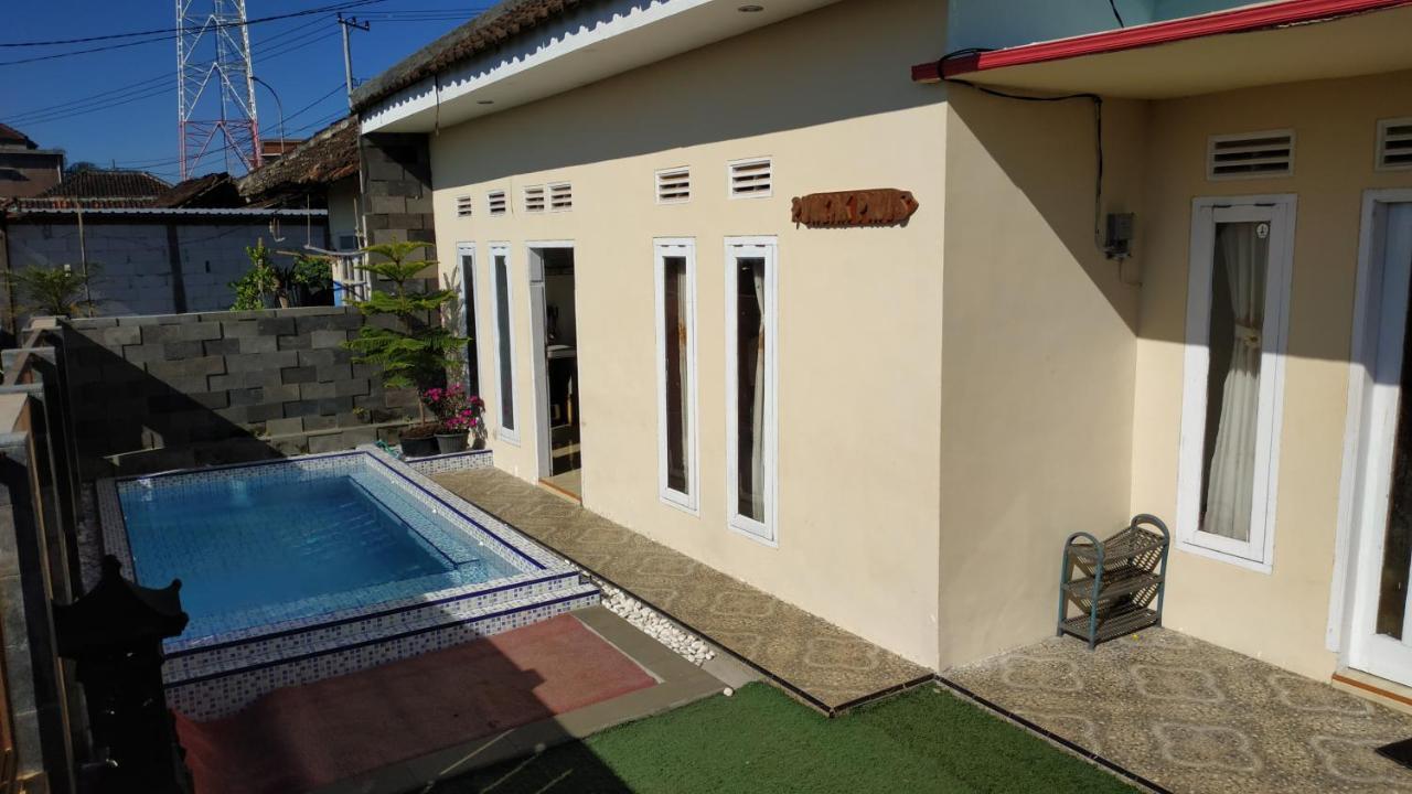 Puncak Pinus And Pool Villa Batu  Buitenkant foto